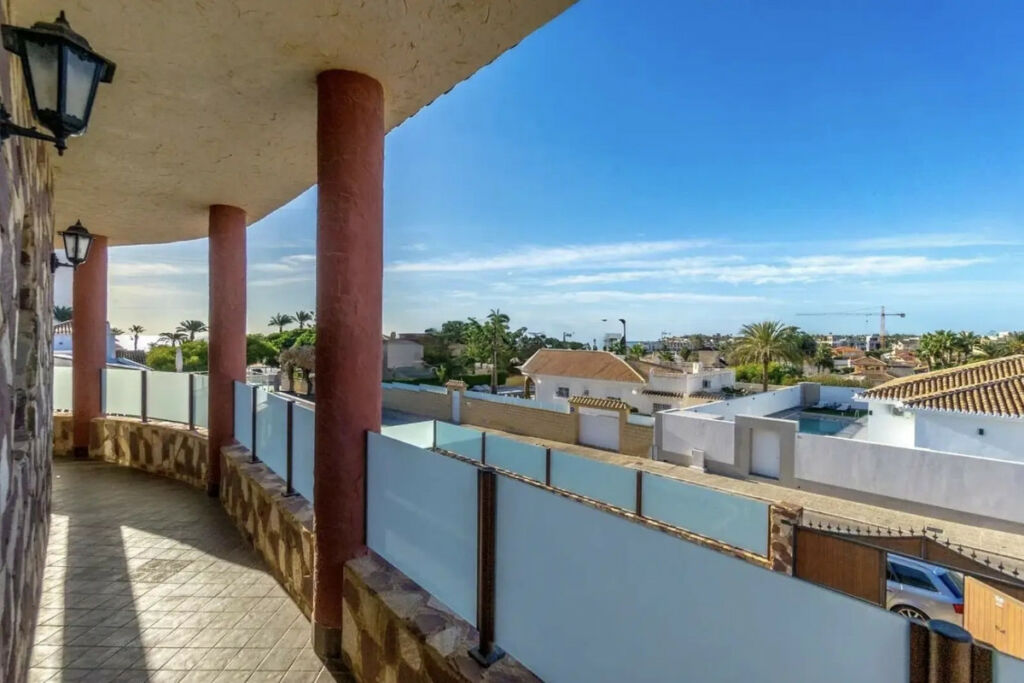 Detached Villa La Zenia Alicante - image 17