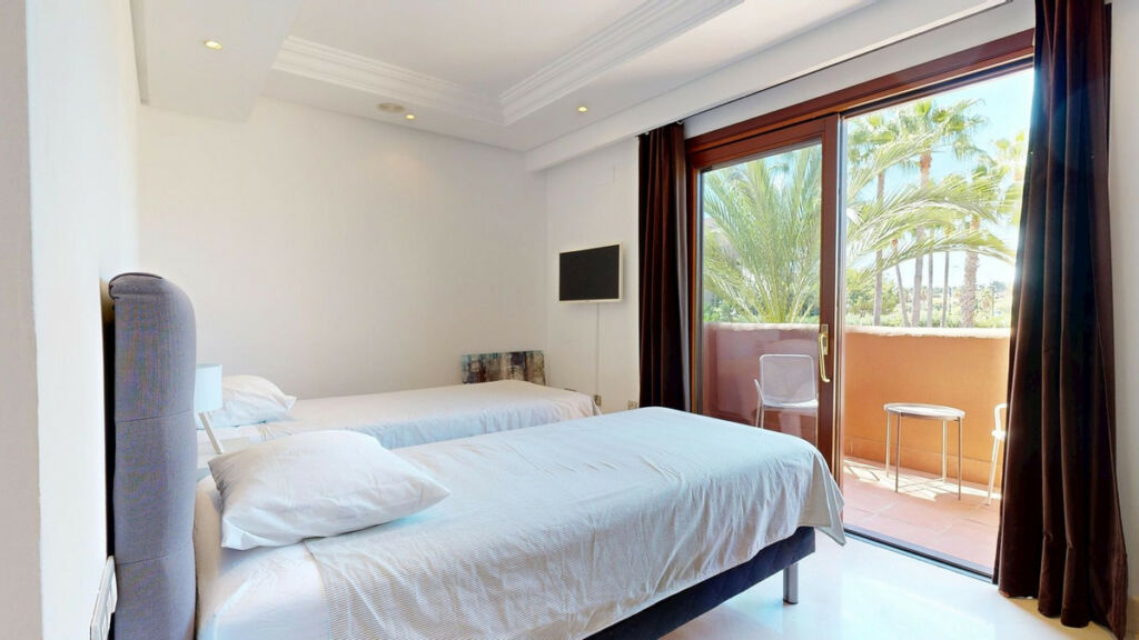 Middle Floor Apartment Estepona Málaga - image 17