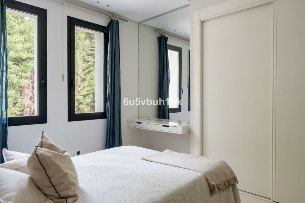 Detached Villa Nueva Andalucía Málaga - image 17