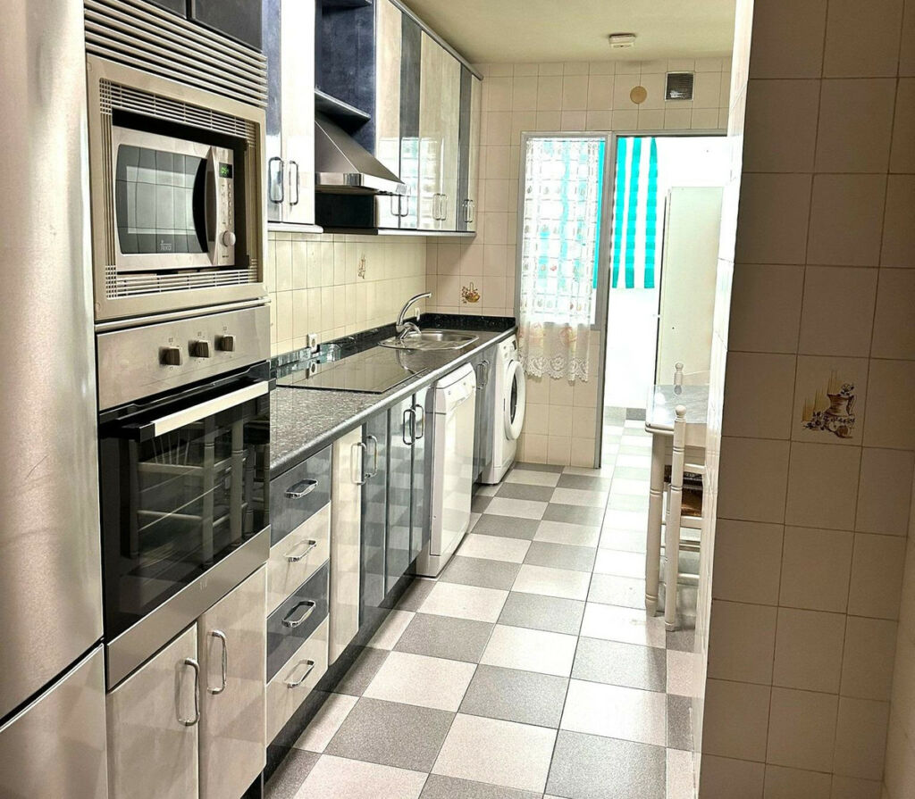 Middle Floor Apartment Benalmadena Málaga - image 25