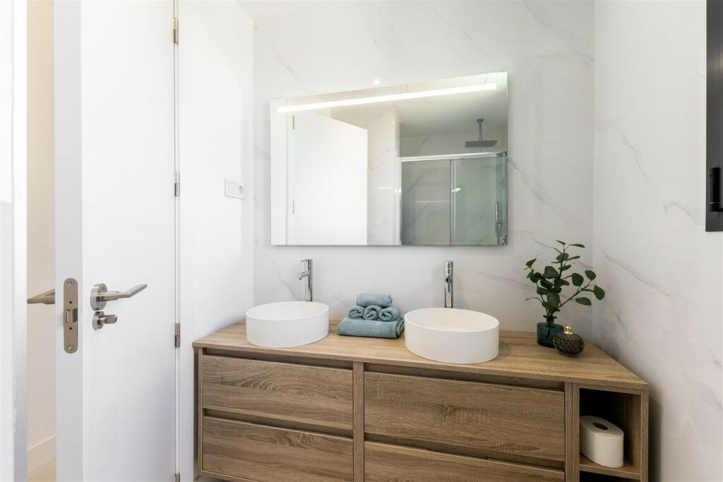 Middle Floor Apartment Higueron Málaga - image 17
