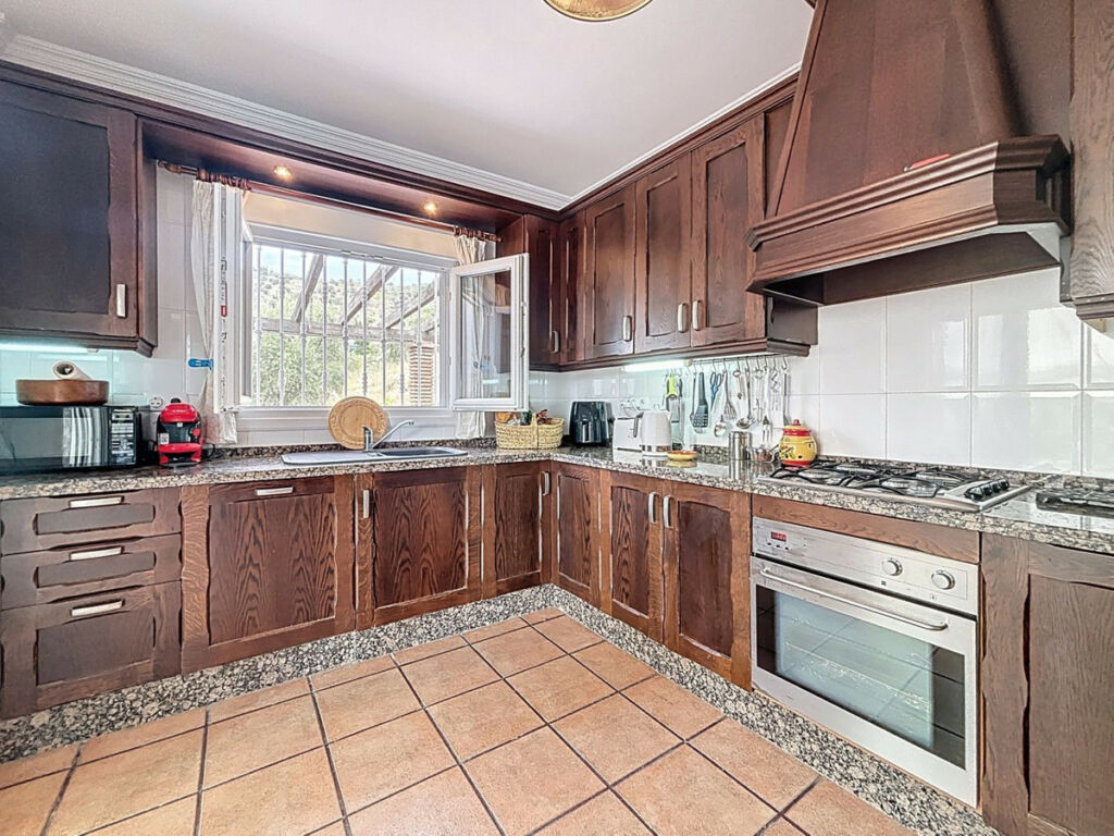 Detached Villa Canillas de Albaida Málaga - image 18