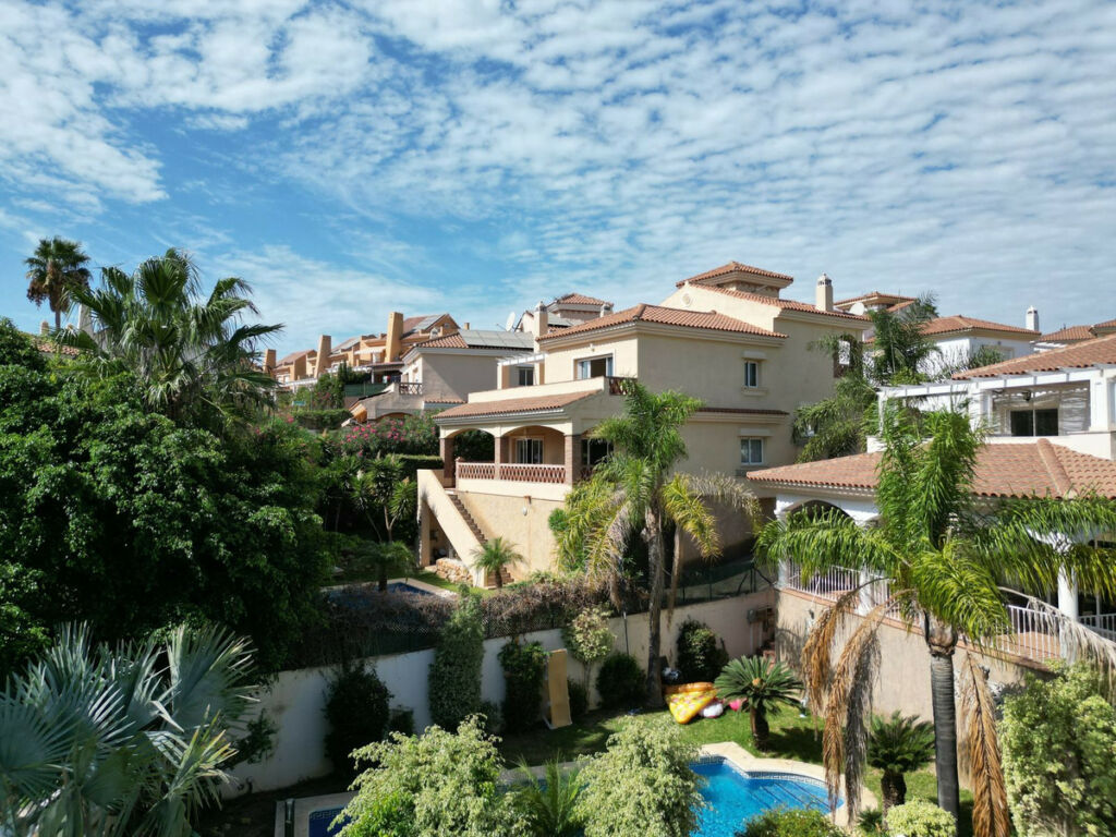 Detached Villa Riviera del Sol Málaga - image 17