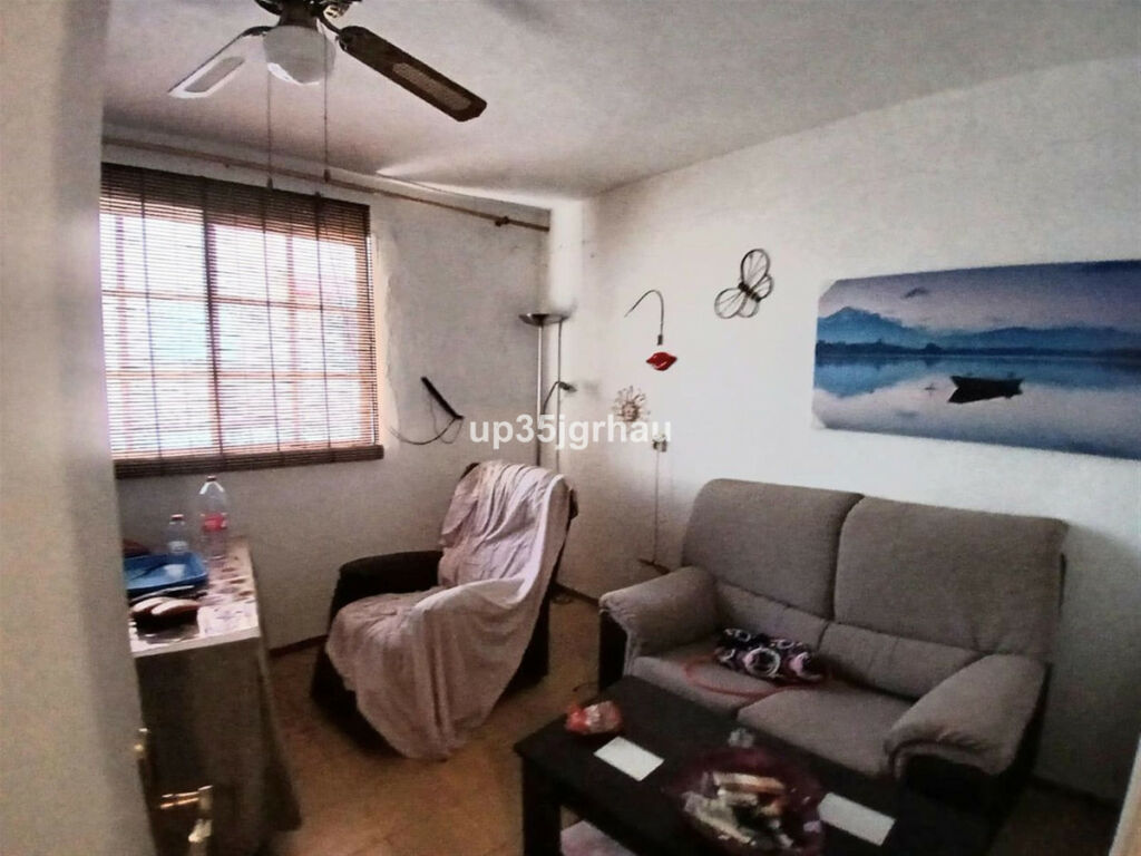 Detached Villa Estepona Málaga - image 17