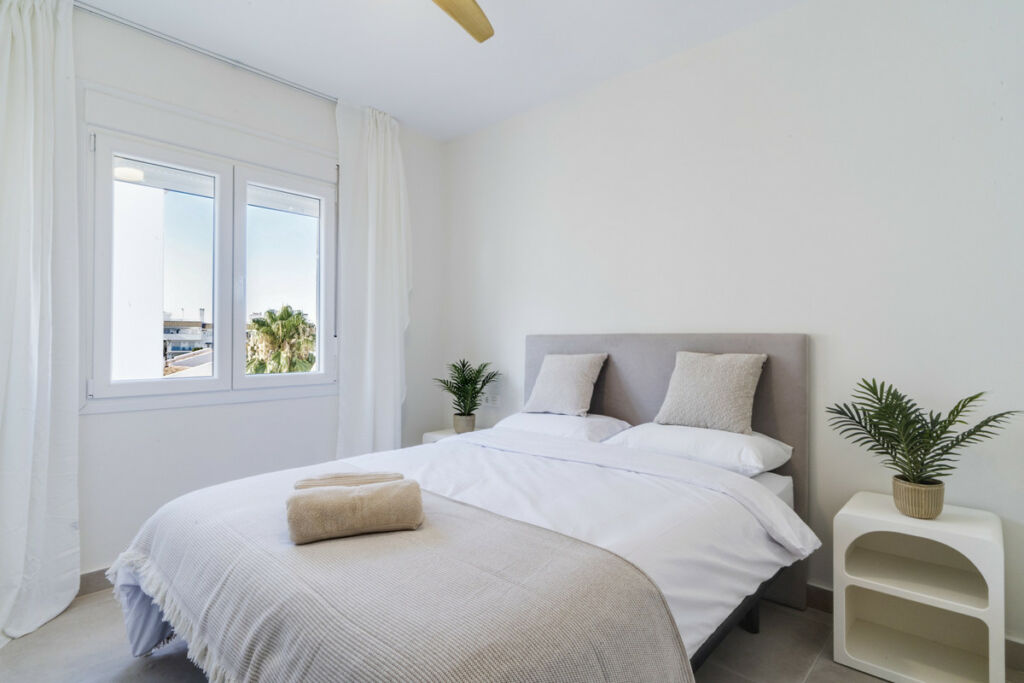 Middle Floor Apartment Estepona Málaga - image 17