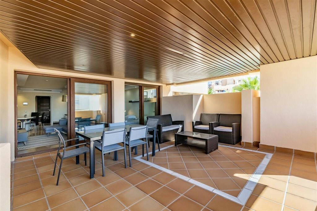 Middle Floor Apartment Estepona Málaga - image 17