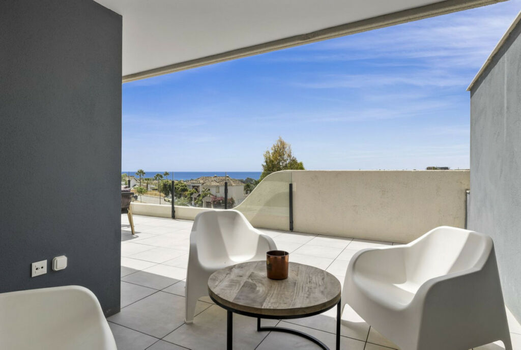Middle Floor Apartment Selwo Málaga - image 17