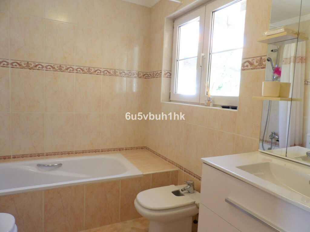 Detached Villa Fuengirola Málaga - image 17