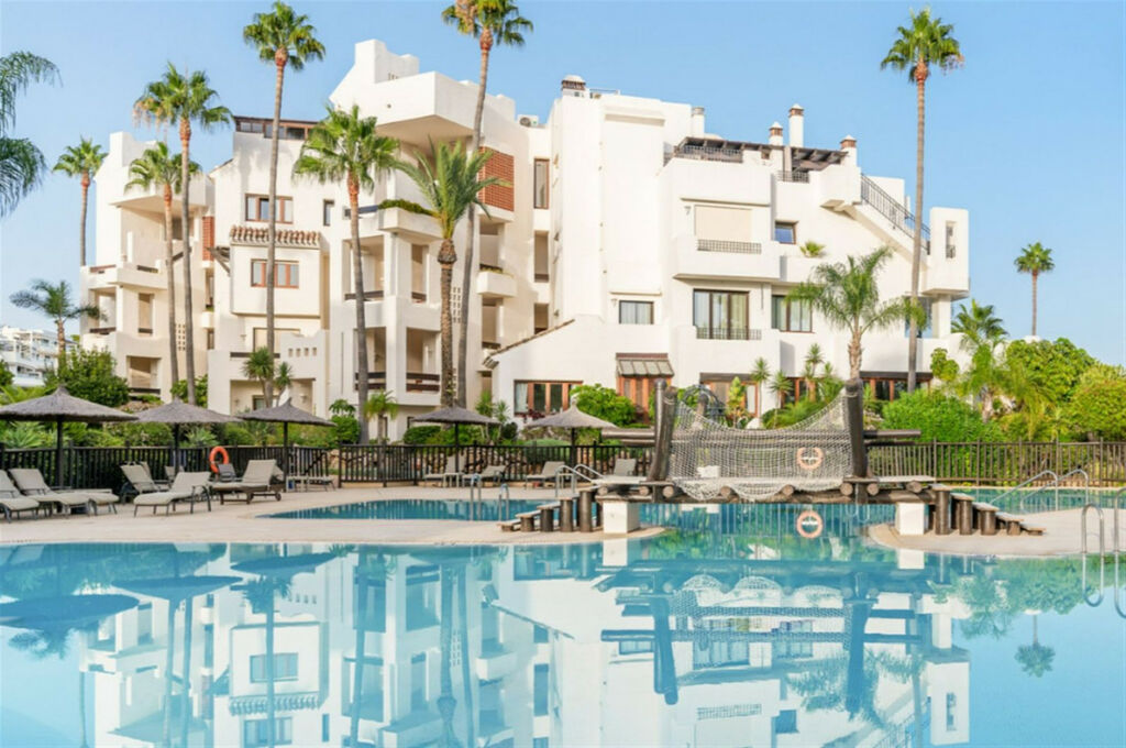Middle Floor Apartment New Golden Mile Málaga - image 17