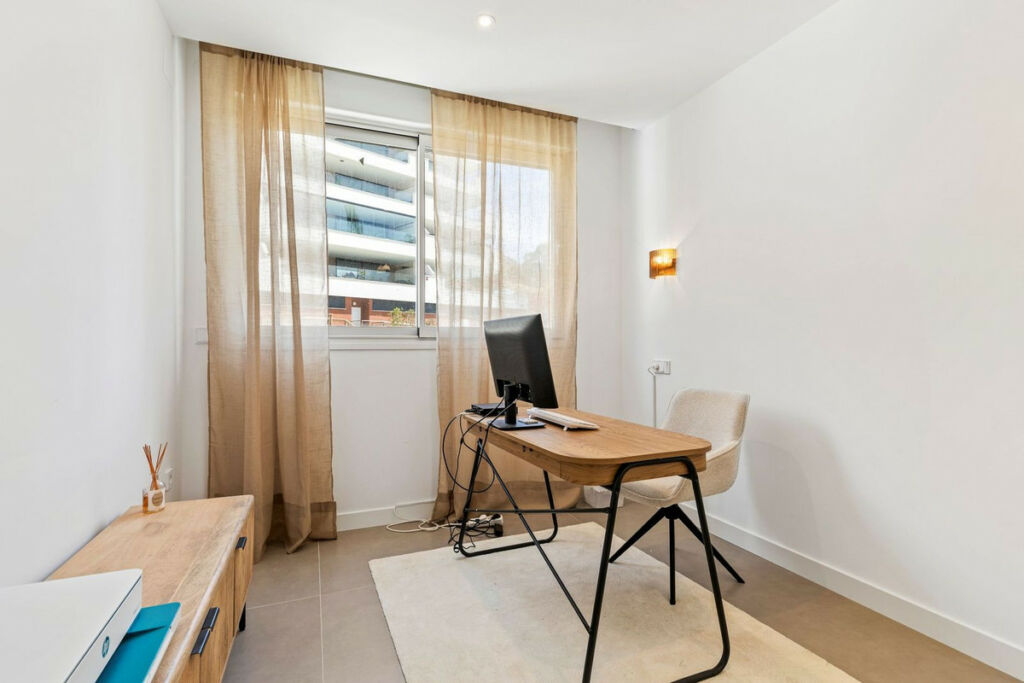 Middle Floor Apartment Higueron Málaga - image 17