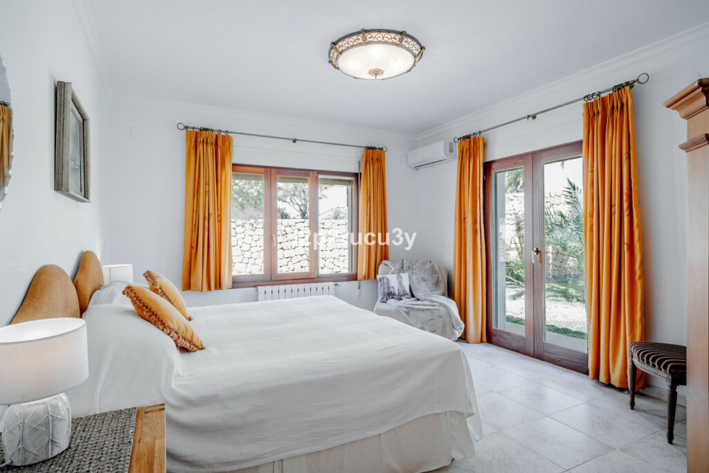 Detached Villa Moraira Alicante - image 18