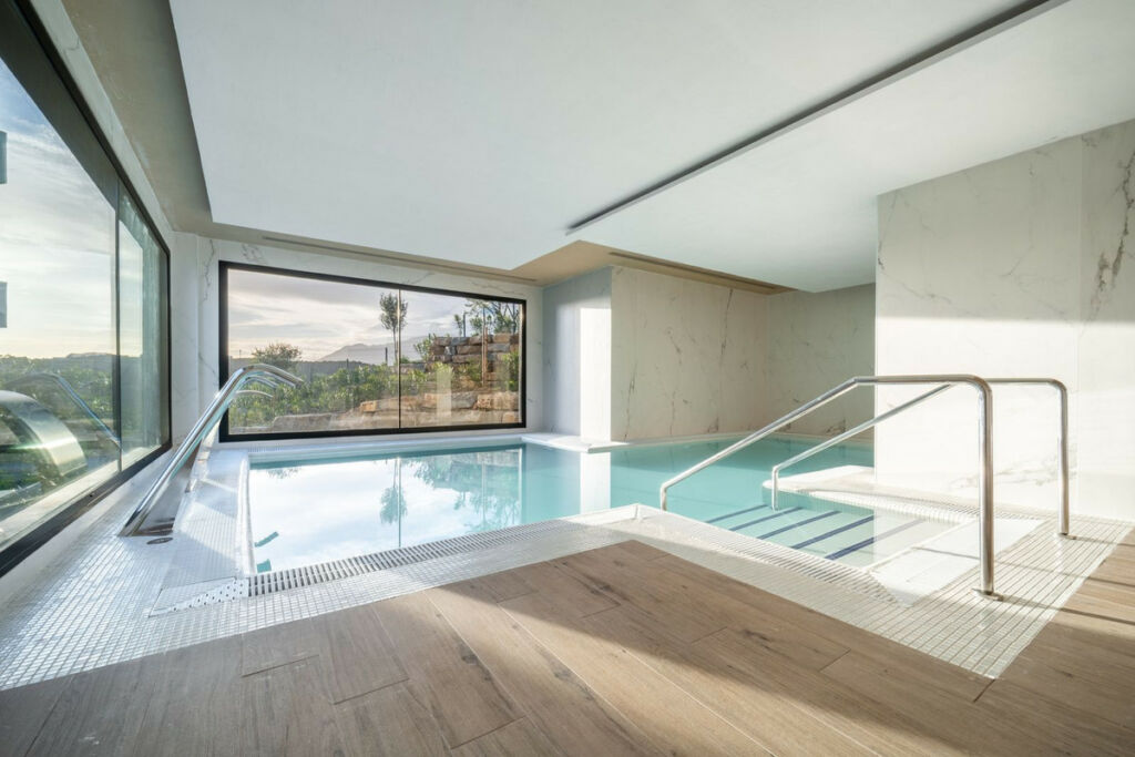 Middle Floor Apartment Estepona Málaga - image 17