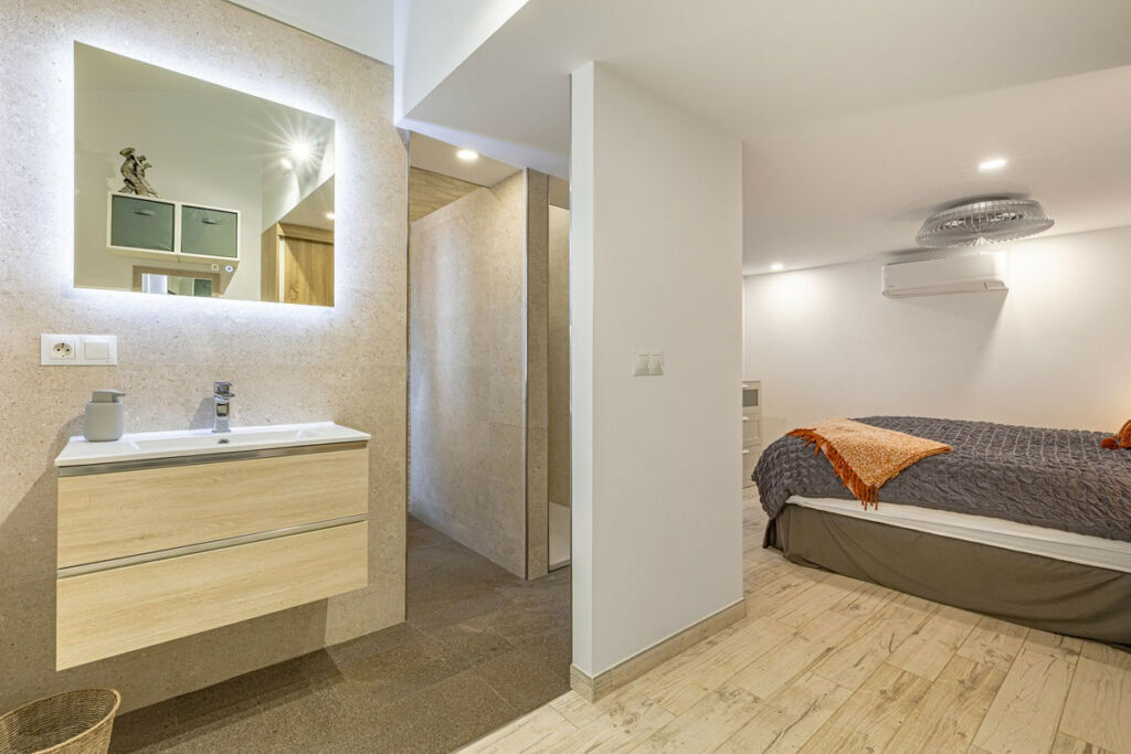 Top Floor Apartment Puerto de Cabopino Málaga - image 16