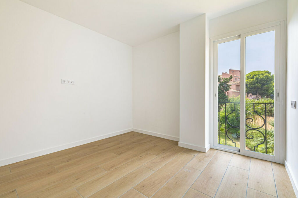 Middle Floor Apartment Estepona Málaga - image 18