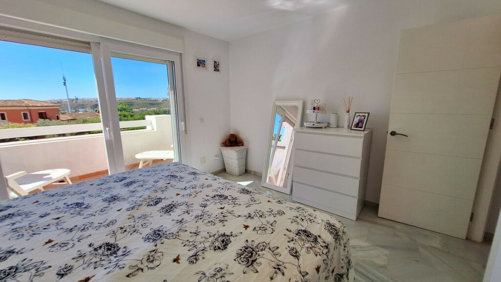 Townhouse La Duquesa Málaga - image 17