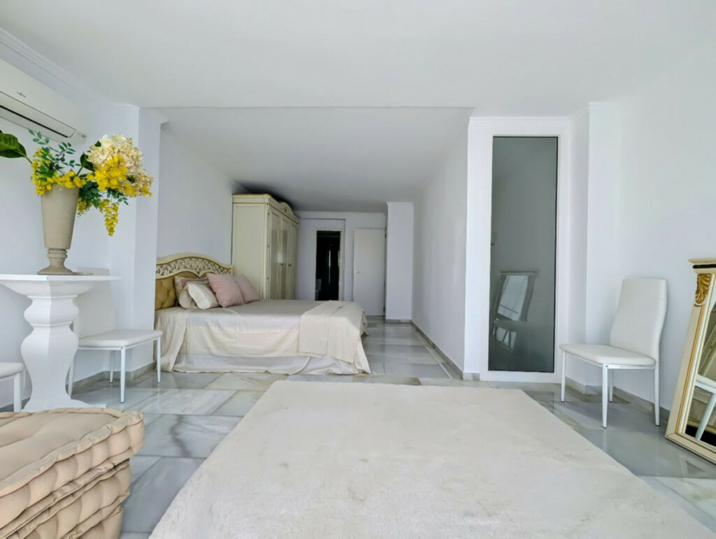 Townhouse Atalaya Málaga - image 18