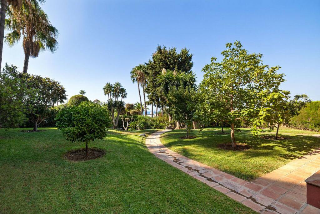 Detached Villa Benalmadena Málaga - image 17