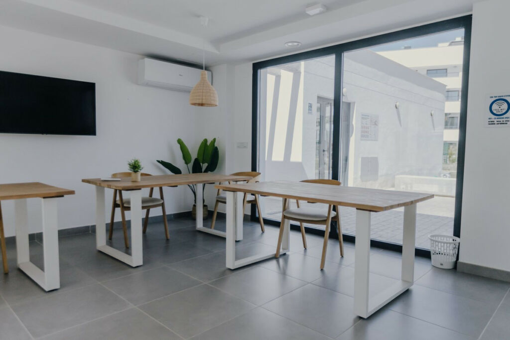 Middle Floor Apartment Selwo Málaga - image 17