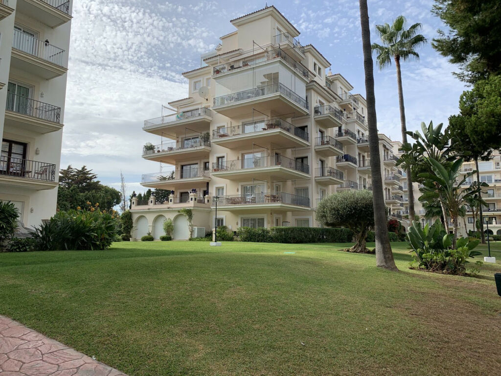Ground Floor Apartment Puerto Banús Málaga - image 4
