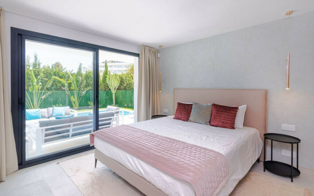 Detached Villa Guadalmina Alta Málaga - image 17