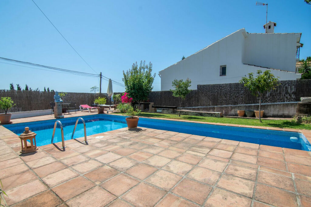 Detached Villa Estepona Málaga - image 18