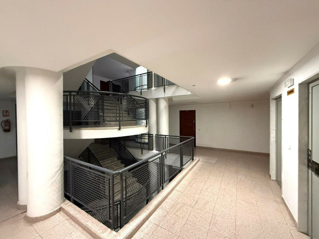 Middle Floor Apartment Torrevieja Alicante - image 17