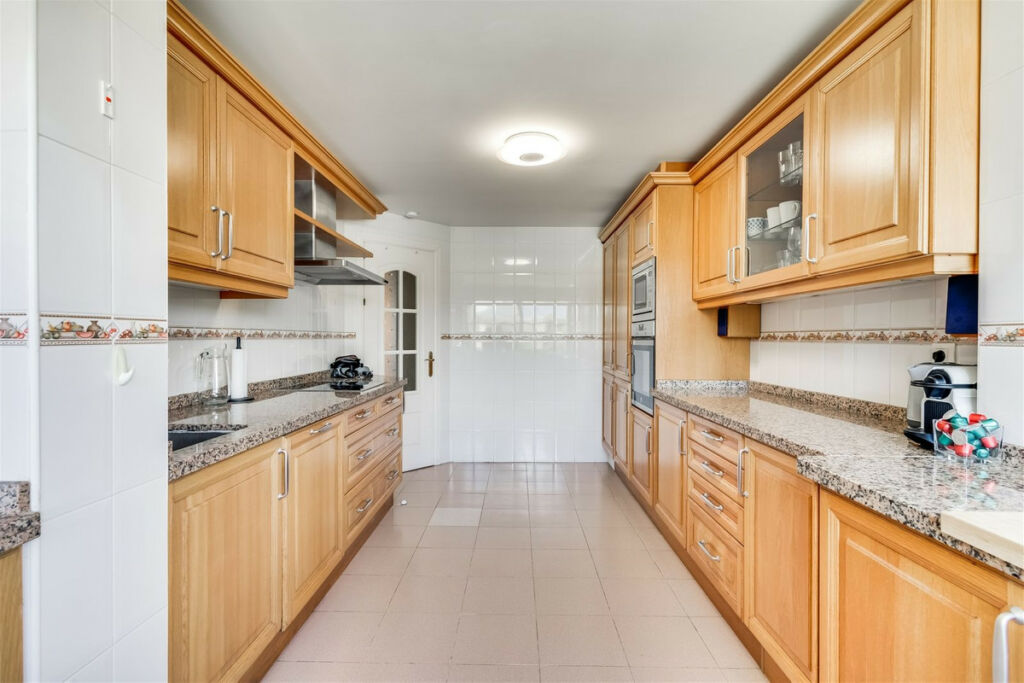 Middle Floor Apartment New Golden Mile Málaga - image 17