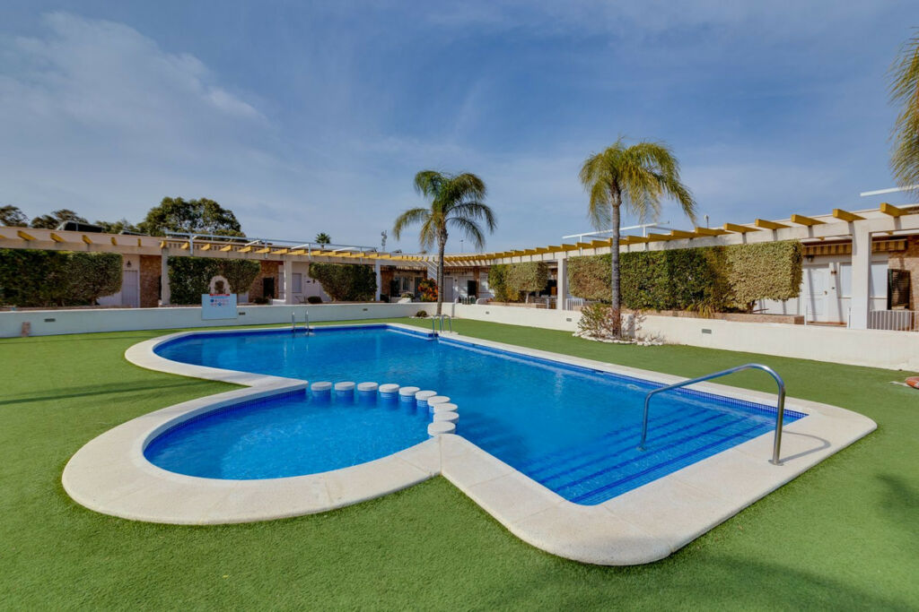 Bungalow Mil Palmeras Alicante - image 11