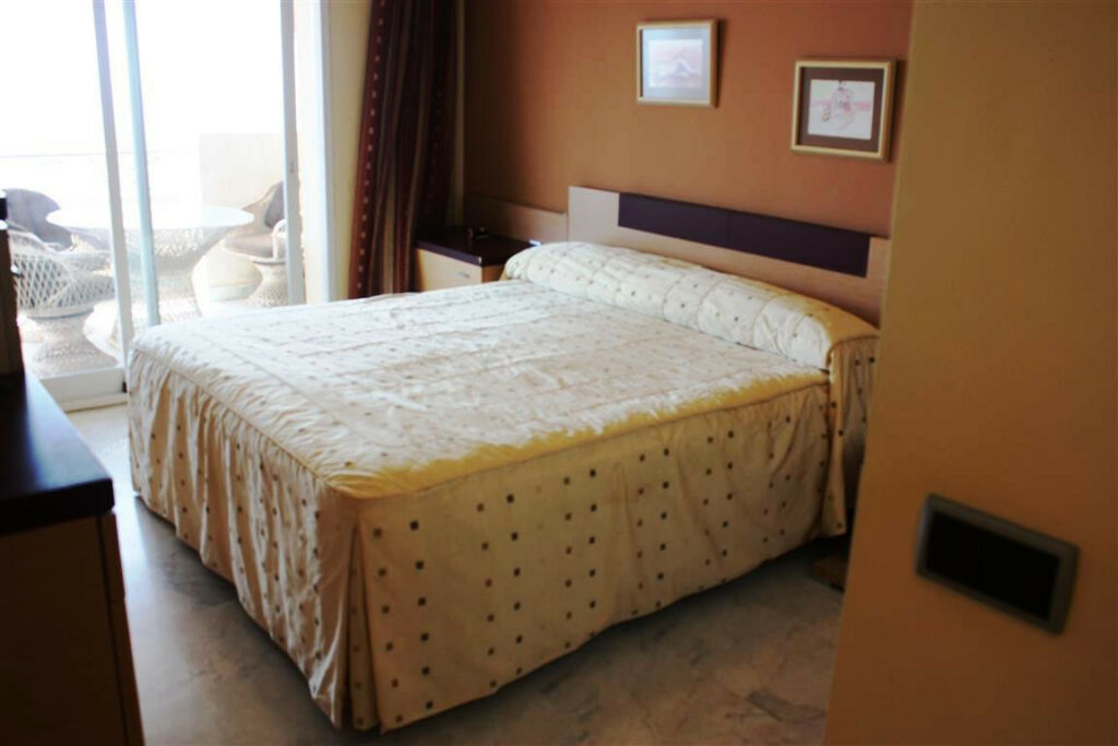 Middle Floor Apartment Puerto Banús Málaga - image 17