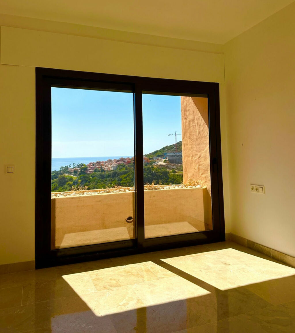 Penthouse La Duquesa Málaga - image 17