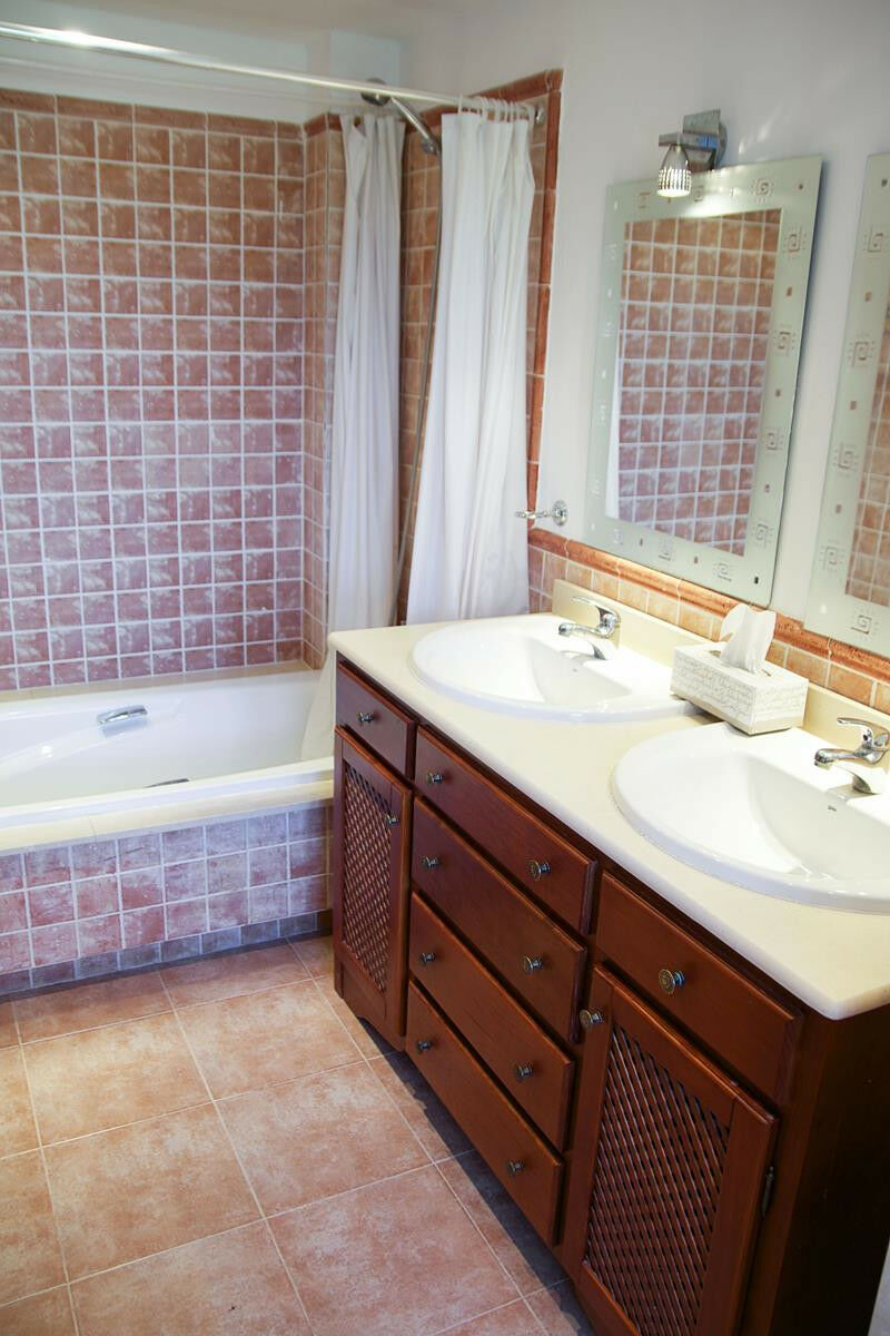 Townhouse Guadalmina Alta Málaga - image 17