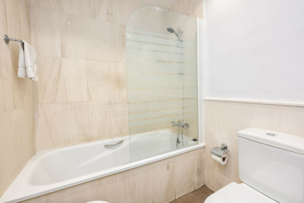 Middle Floor Apartment Calahonda Málaga - image 17