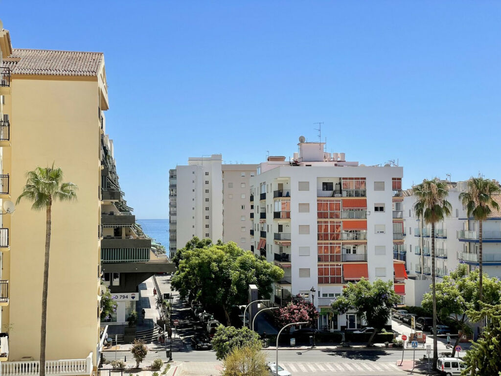 Middle Floor Apartment Los Boliches Málaga - image 16