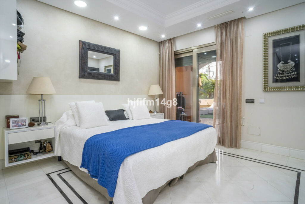 Ground Floor Apartment Puerto Banús Málaga - image 17