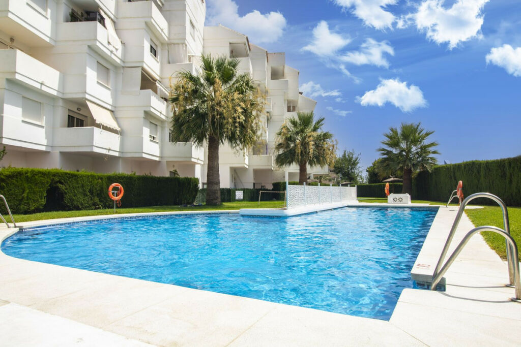 Middle Floor Apartment Estepona Málaga - image 18