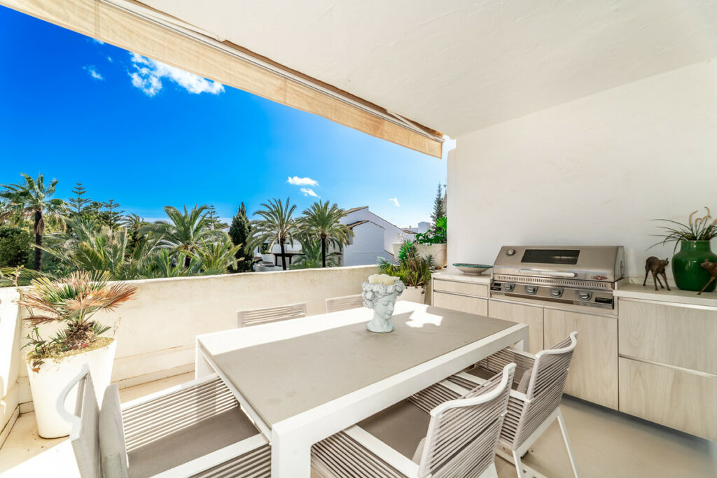 Middle Floor Apartment The Golden Mile Málaga - image 17