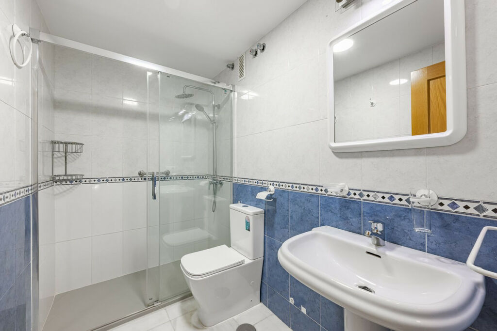 Middle Floor Apartment Fuengirola Málaga - image 17