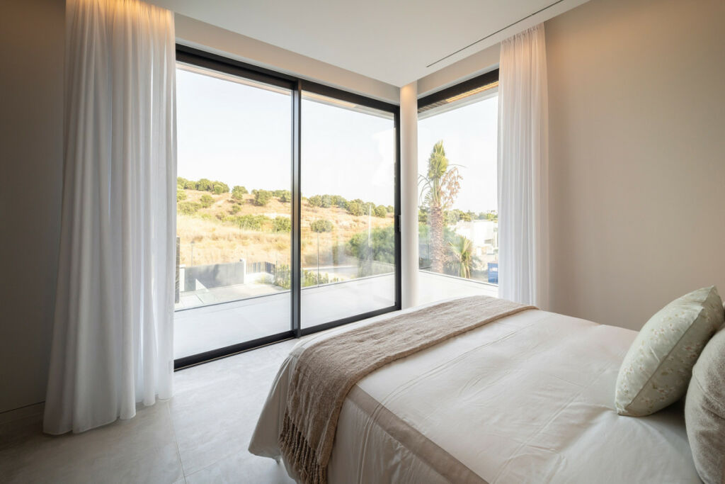 Detached Villa El Paraiso Málaga - image 17