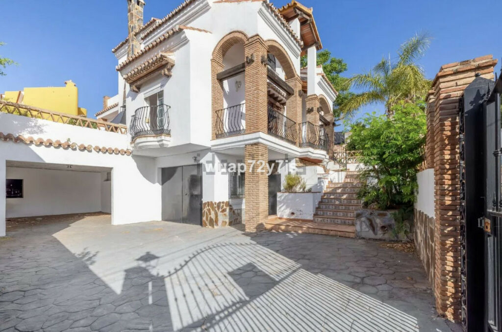 Detached Villa Benalmadena Málaga - image 17