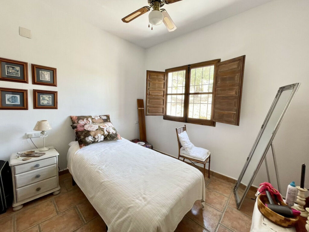 Detached Villa Periana Málaga - image 17