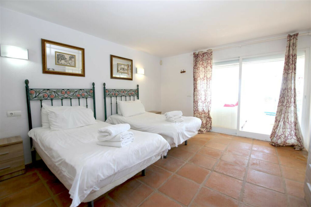 Semi-Detached House Estepona Málaga - image 17