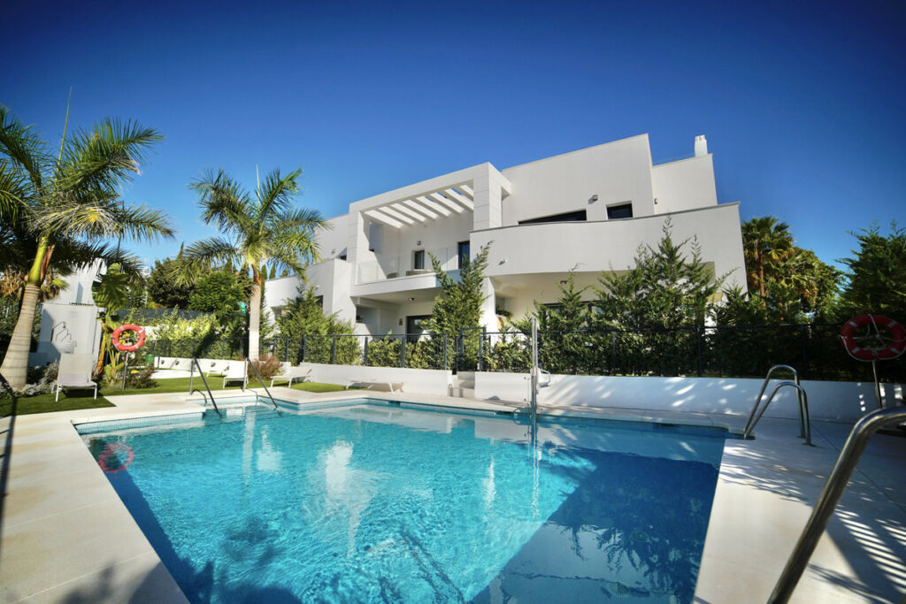 Townhouse Estepona Málaga - image 17