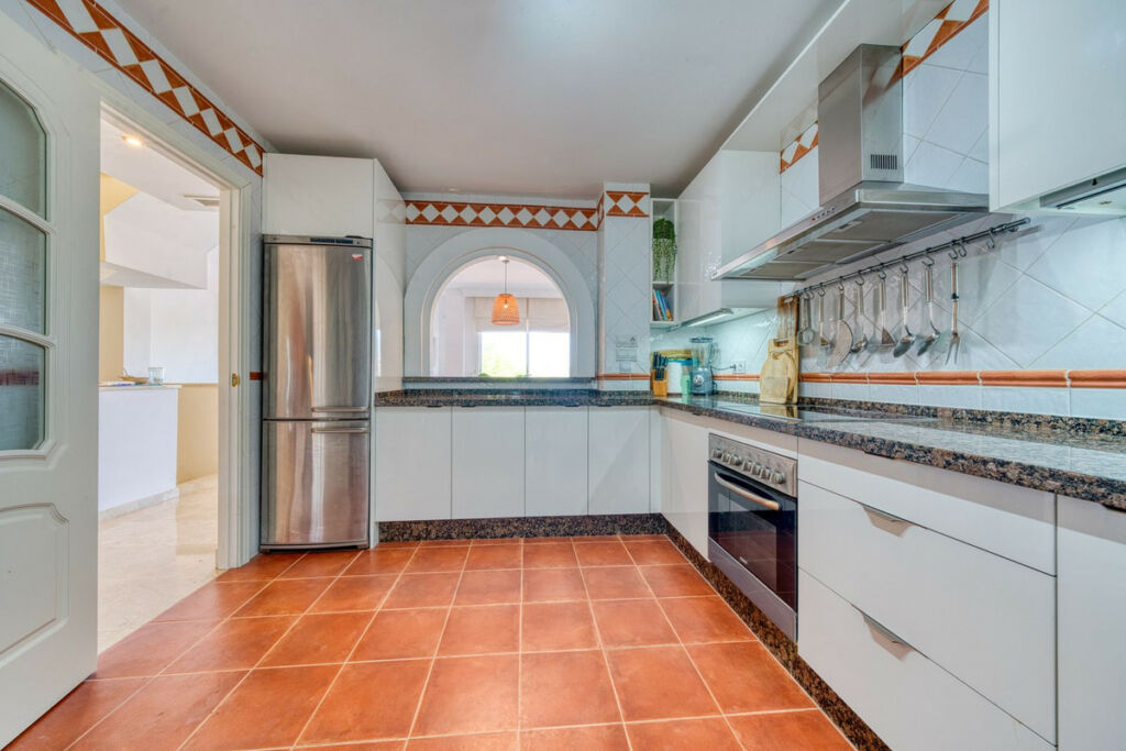 Townhouse La Duquesa Málaga - image 18