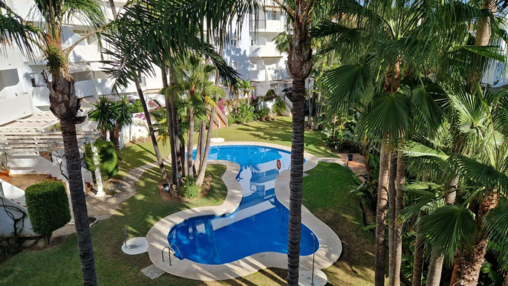 Middle Floor Apartment The Golden Mile Málaga - image 17