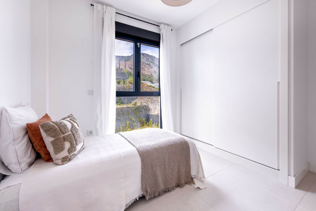 Middle Floor Apartment Higueron Málaga - image 17