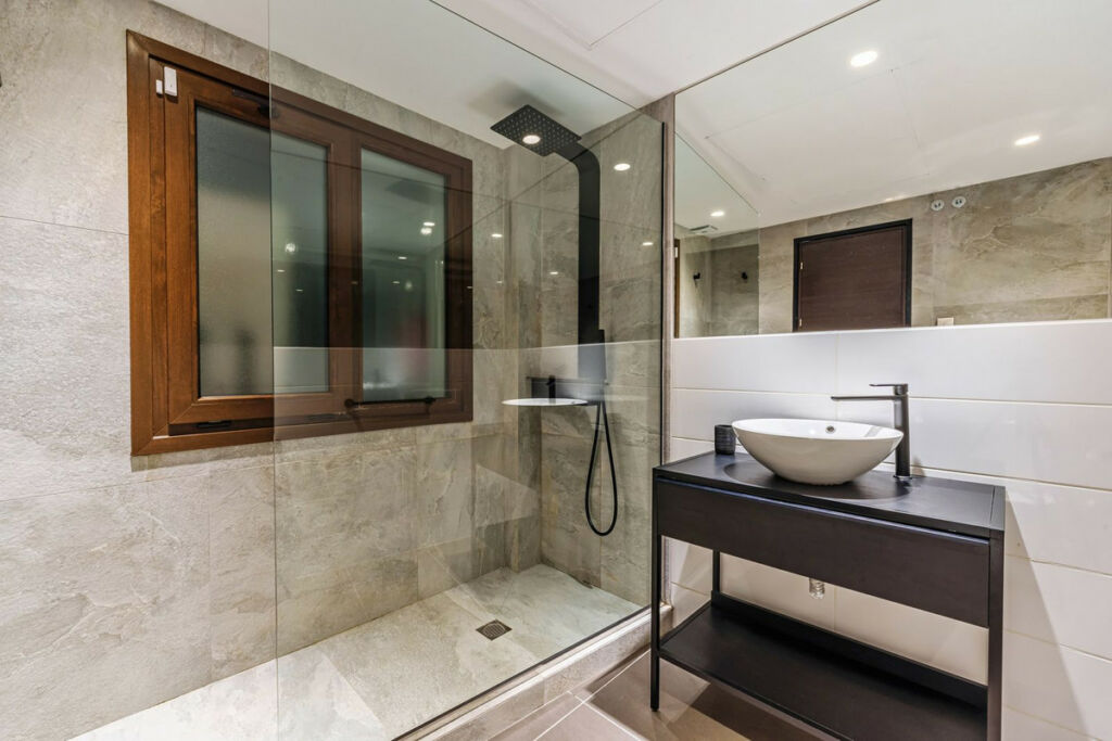 Detached Villa Marbella Málaga - image 17