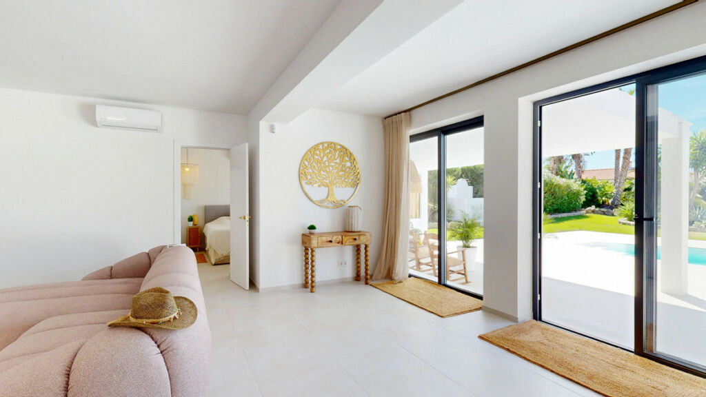 Detached Villa Estepona Málaga - image 19