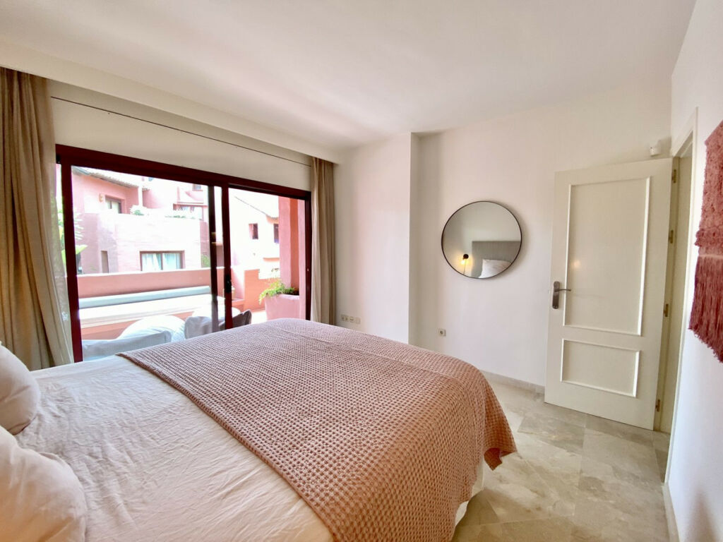 Middle Floor Apartment Estepona Málaga - image 17