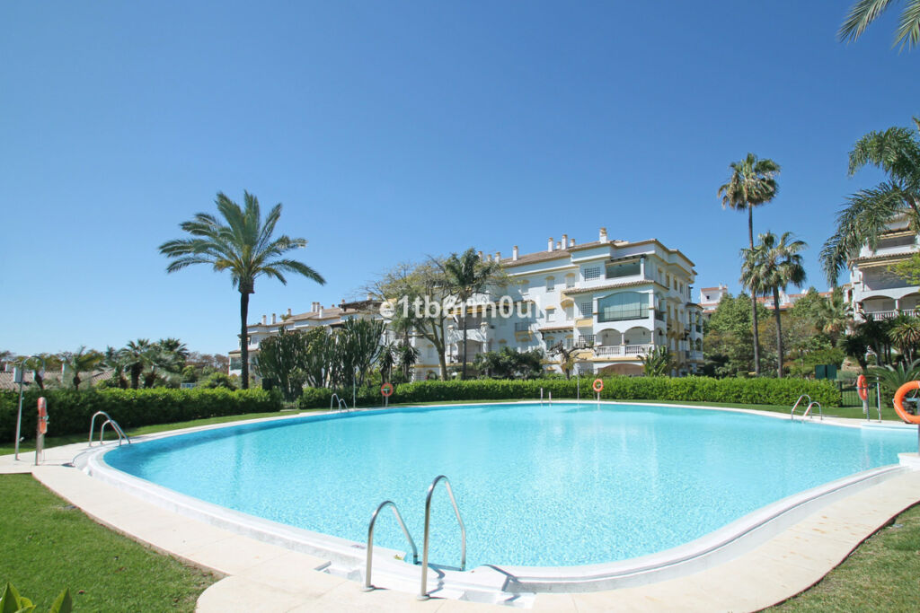 Middle Floor Apartment The Golden Mile Málaga - image 17