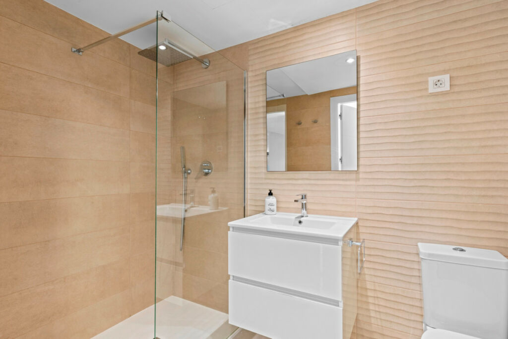 Middle Floor Apartment Punta Prima Alicante - image 17